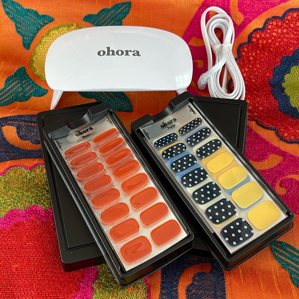 Ohora nail set with UV lamp.
